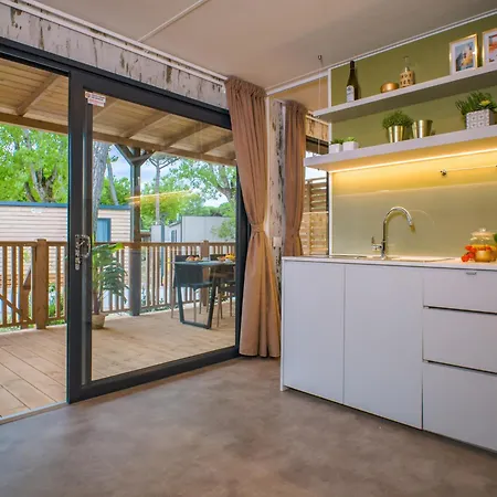 Club Del Sole Boutique