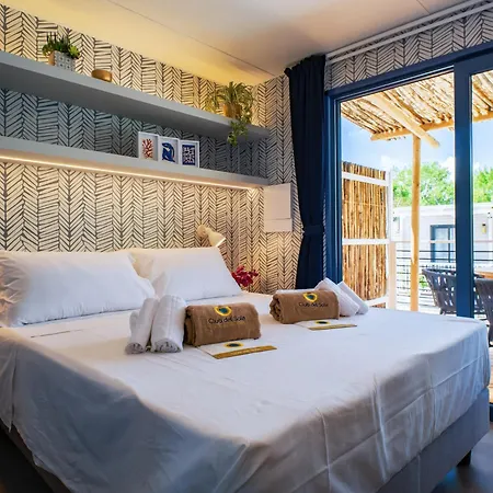 Club Del Sole Boutique