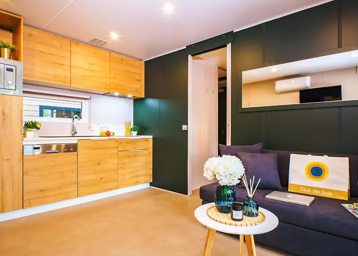 Club Del Sole Boutique